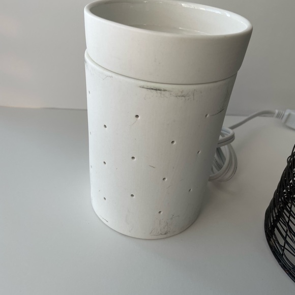 Scentsy 6” pin light warmer with loom wrap and bulb, works! - Picture 8 of 13